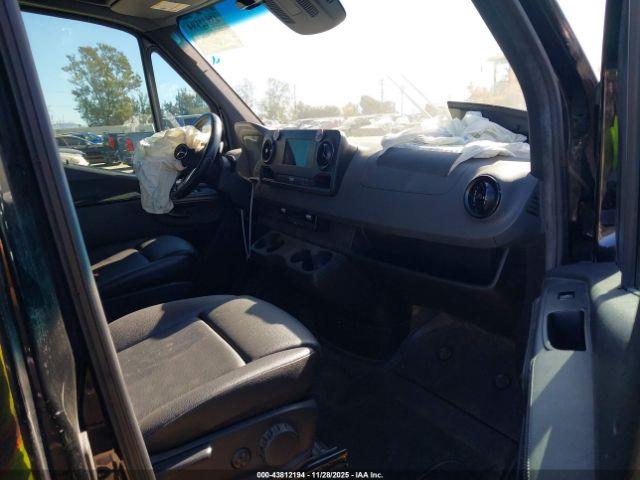 Mercedes-Benz Sprinter 2500 Standard Roof I4 Diesel Image 15