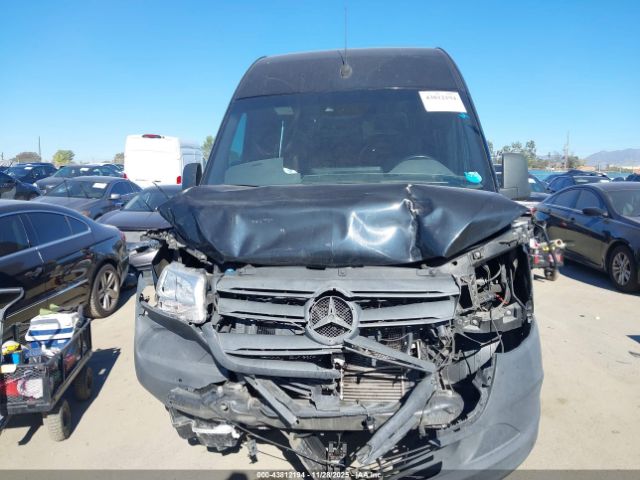 Mercedes-Benz Sprinter 2500 Standard Roof I4 Diesel Image 10