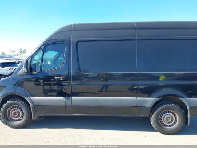 Mercedes-Benz Sprinter 2500 Standard Roof I4 Diesel Image 9