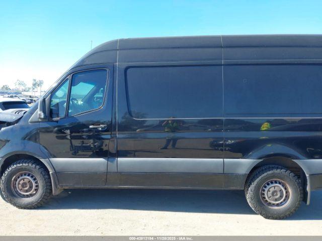 Mercedes-Benz Sprinter 2500 Standard Roof I4 Diesel Image 9