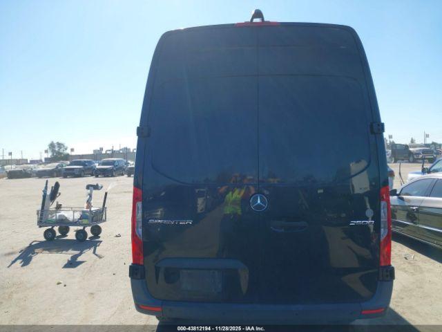 Mercedes-Benz Sprinter 2500 Standard Roof I4 Diesel Image 14