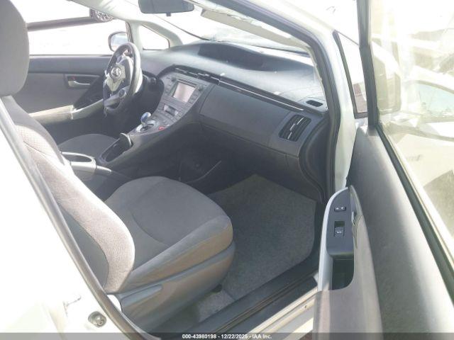 Toyota Prius Two Image 6