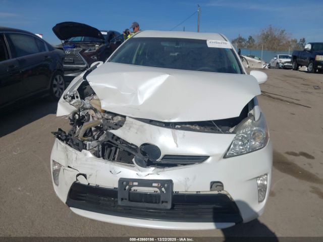 Toyota Prius Two Image 13