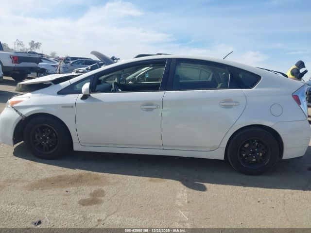 Toyota Prius Two Image 16