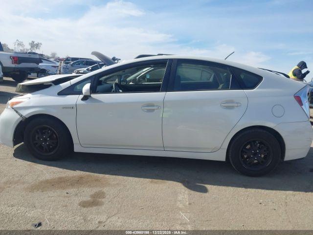 Toyota Prius Two Image 16