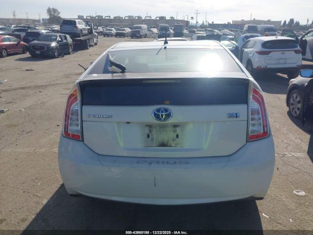 Toyota Prius Two Image 15