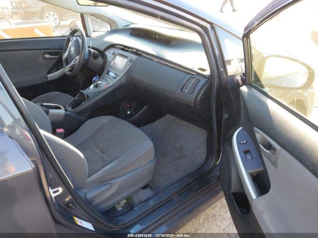 Toyota Prius Two Image 5