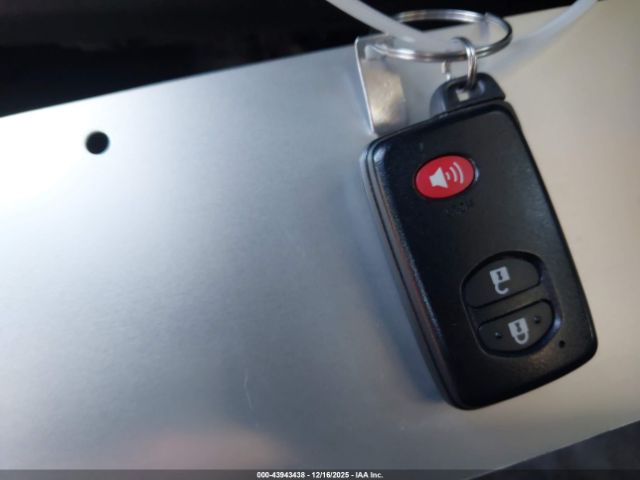 Toyota Prius Two Image 10