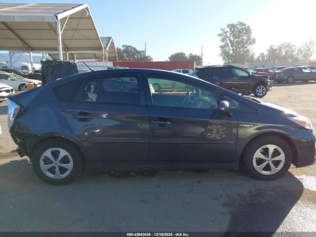 Toyota Prius Two Image 11