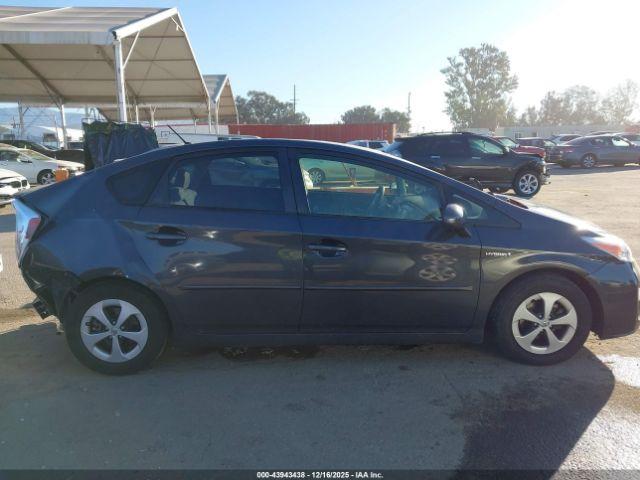 Toyota Prius Two Image 11