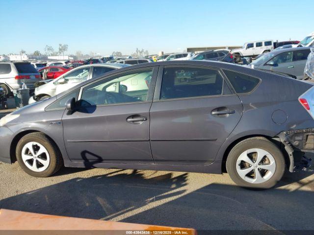 Toyota Prius Two Image 13