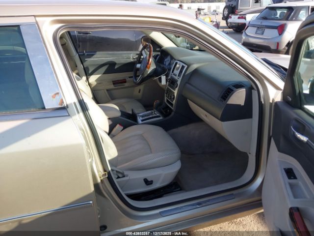 Chrysler 300c Image 15