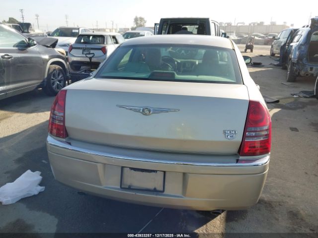 Chrysler 300c Image 11