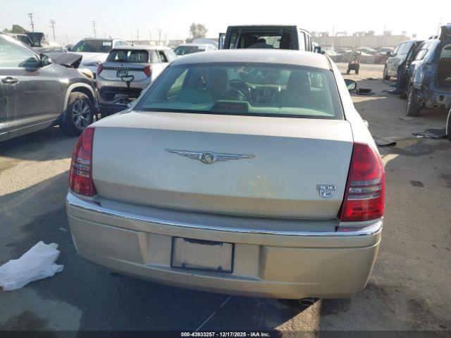 Chrysler 300c Image 11