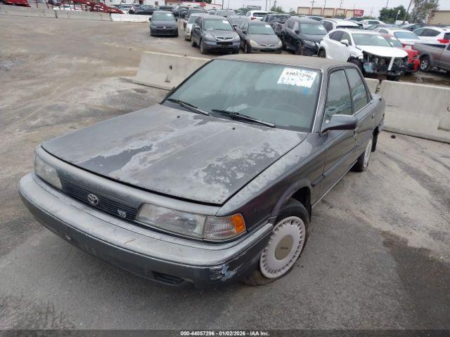 Toyota Camry Le Image 6