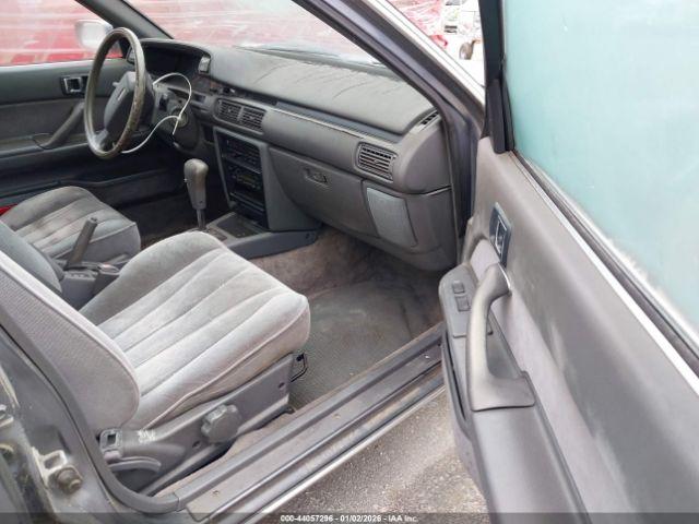 Toyota Camry Le Image 8