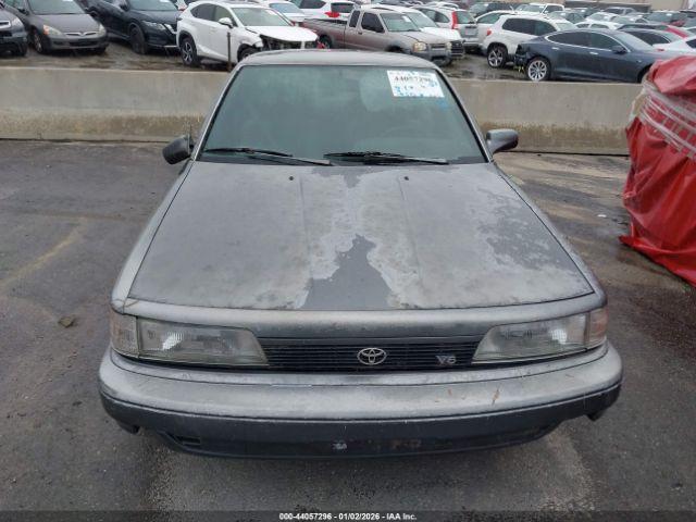 Toyota Camry Le Image 9