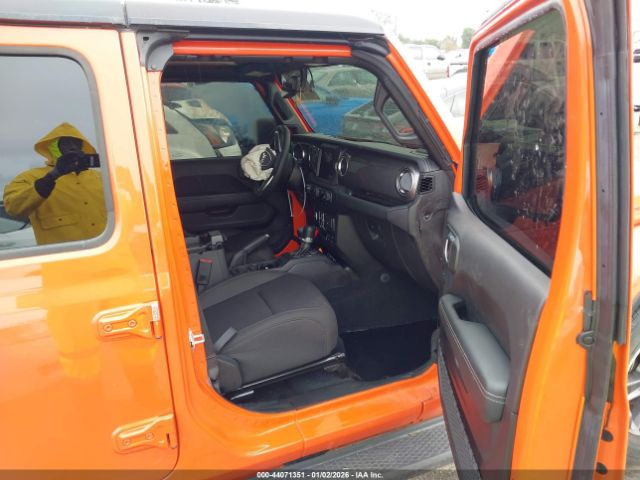 Jeep Wrangler 4-door Sahara 4x4 Image 13