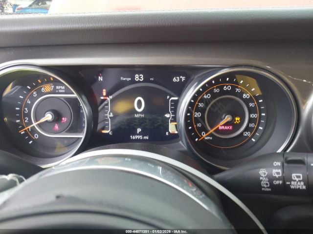 Jeep Wrangler 4-door Sahara 4x4 Image 10