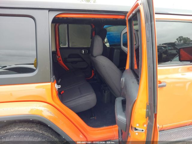 Jeep Wrangler 4-door Sahara 4x4 Image 9
