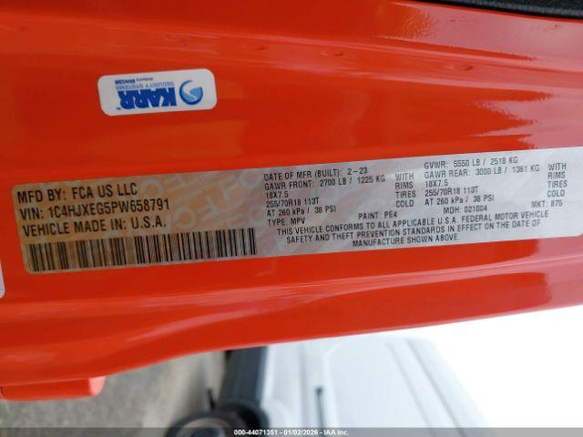 Jeep Wrangler 4-door Sahara 4x4 Image 16