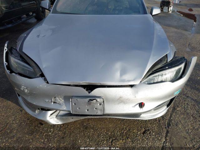 Tesla Model S Rear-wheel Drive Image 16