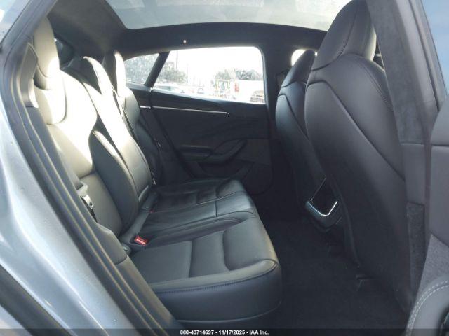 Tesla Model S Rear-wheel Drive Image 15