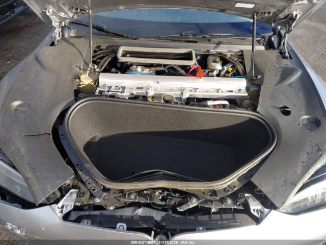 Tesla Model S Rear-wheel Drive Image 20