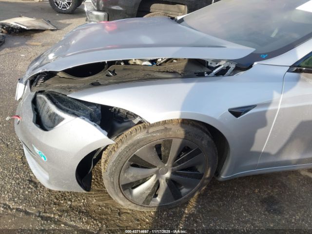 Tesla Model S Rear-wheel Drive Image 12