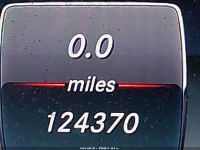 Mercedes-Benz C-Class Image 3