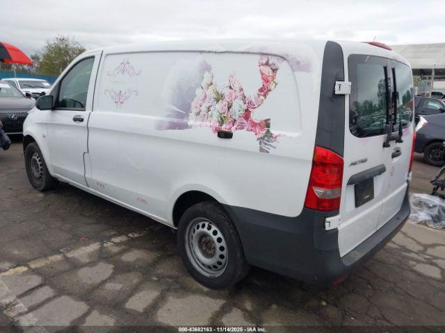 Mercedes-Benz Metris Image 10