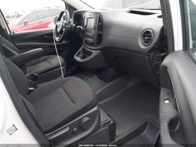 Mercedes-Benz Metris Image 9