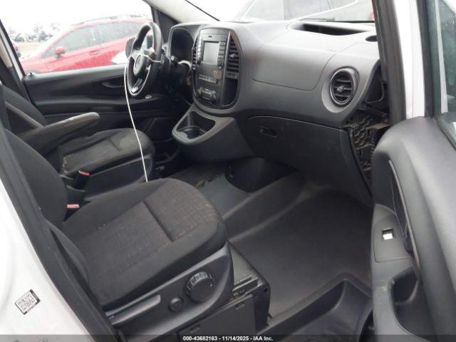 Mercedes-Benz Metris Image 9