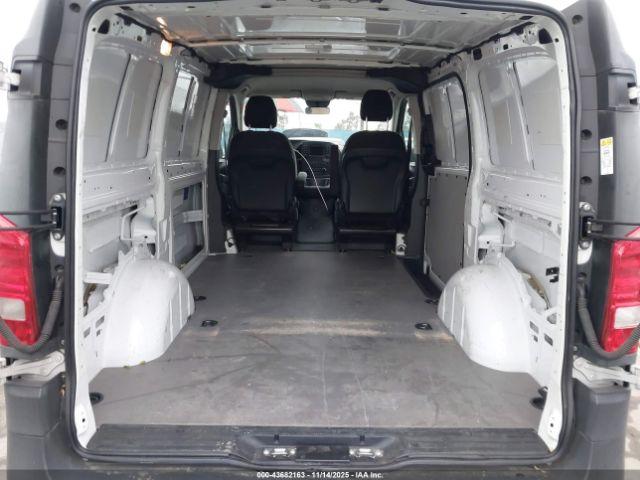 Mercedes-Benz Metris Image 11