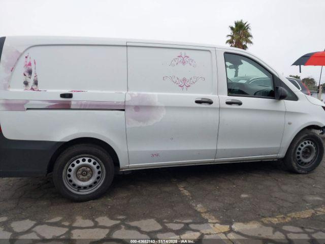 Mercedes-Benz Metris Image 15