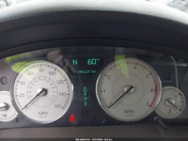 Chrysler 300c Image 2