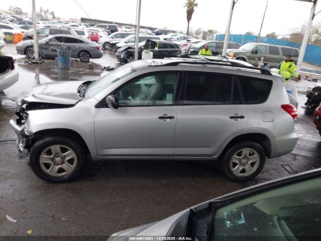 Toyota RAV4 Image 17