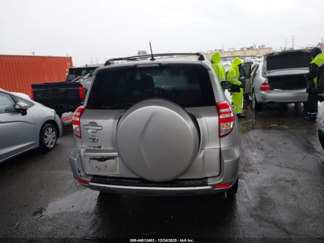 Toyota RAV4 Image 10