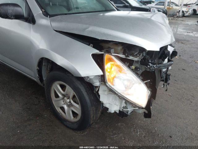 Toyota RAV4 Image 11