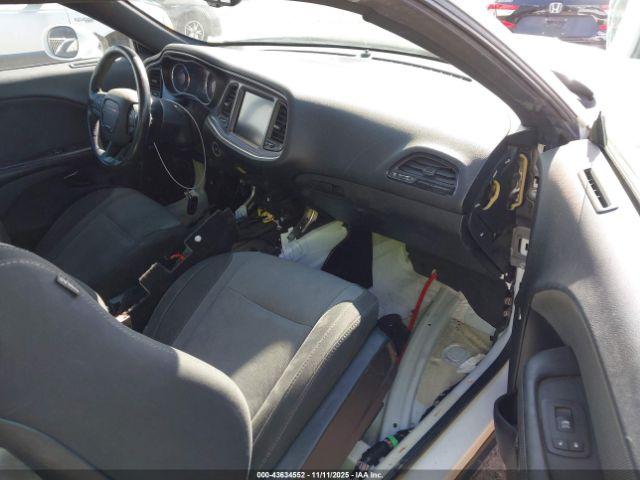 Dodge Challenger Sxt Image 3