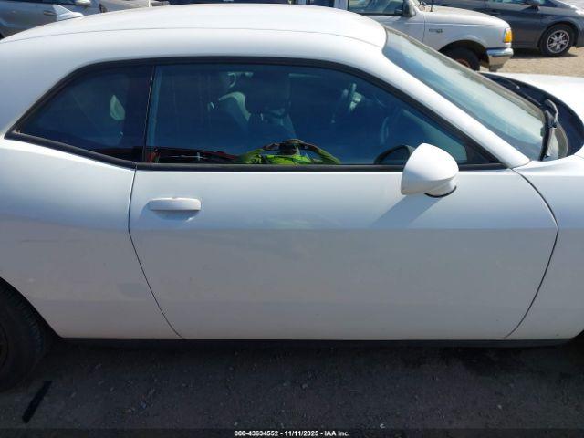 Dodge Challenger Sxt Image 6