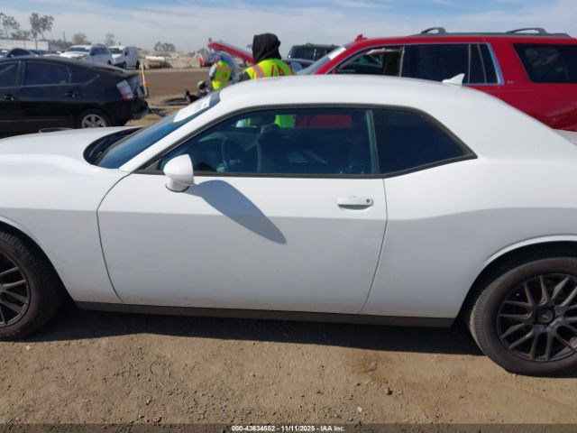 Dodge Challenger Sxt Image 16