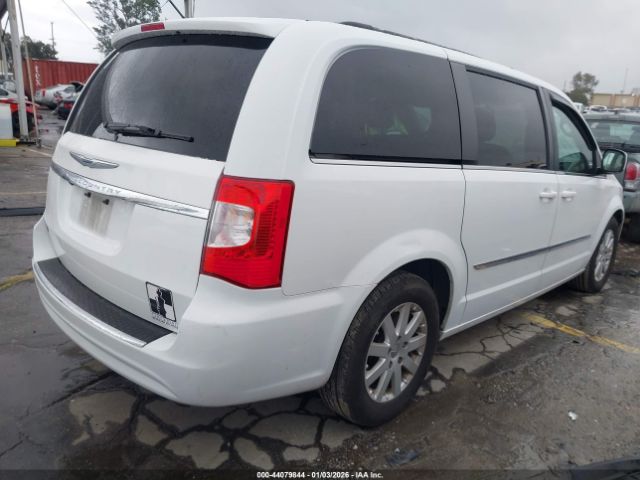 Chrysler Town & Country Touring Image 7