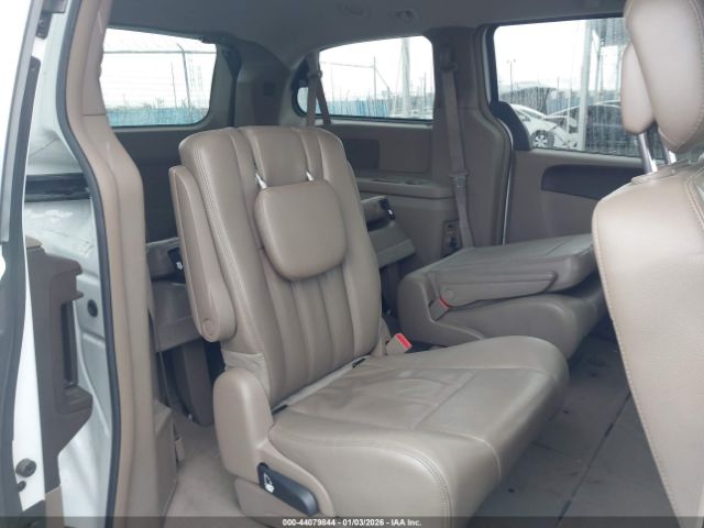 Chrysler Town & Country Touring Image 4