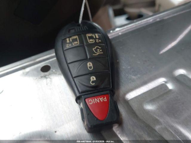 Chrysler Town & Country Touring Image 6