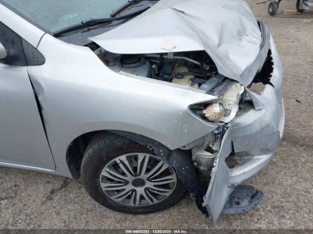 Toyota Corolla Le Image 4