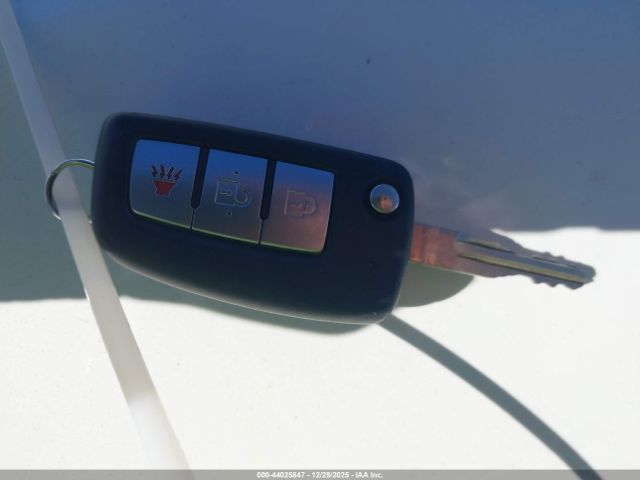 Nissan Rogue S Image 3