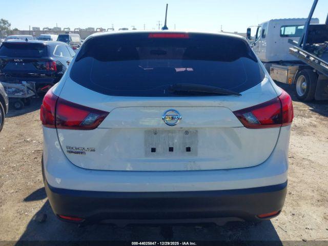 Nissan Rogue S Image 6