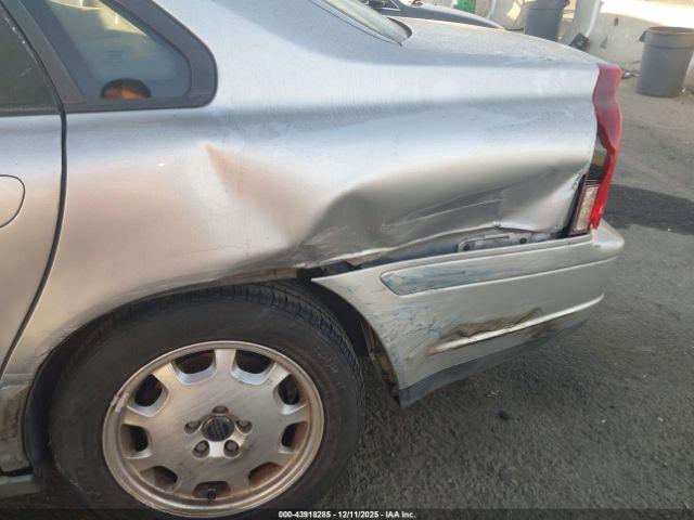 Volvo S80 2.9 Image 12