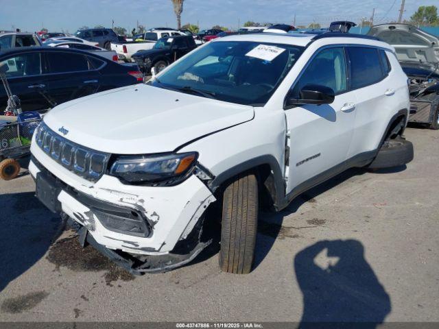 Jeep Compass Latitude Lux 4x4 Image 2